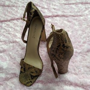 Snake print Shoe Dazzle sandals